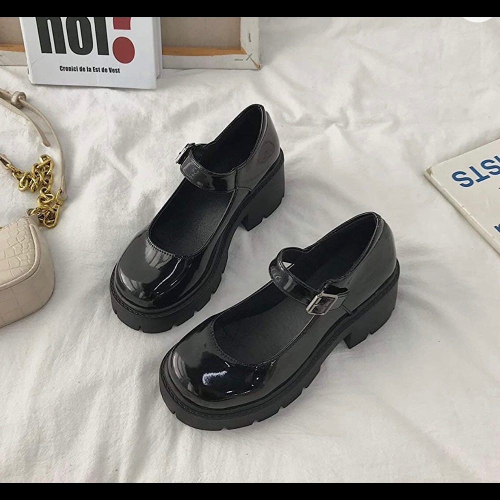 Babydoll Mary Jane platform pumps black buckle